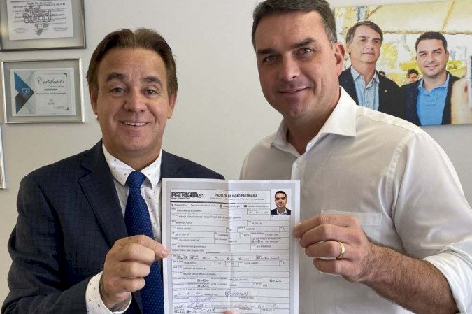 Em filiação ao Patriota, Flavio indica que Bolsonaro também deve ir para o partido