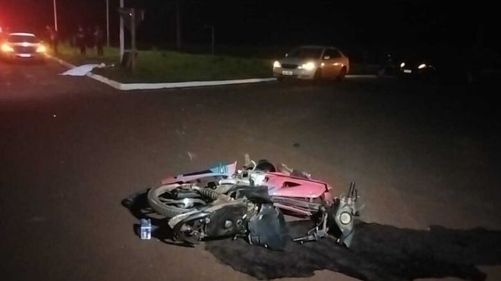 Homem morre ao bater moto contra poste na avenida Guaicurus