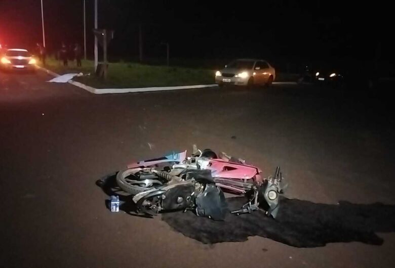 Homem morre ao bater moto contra poste na avenida Guaicurus