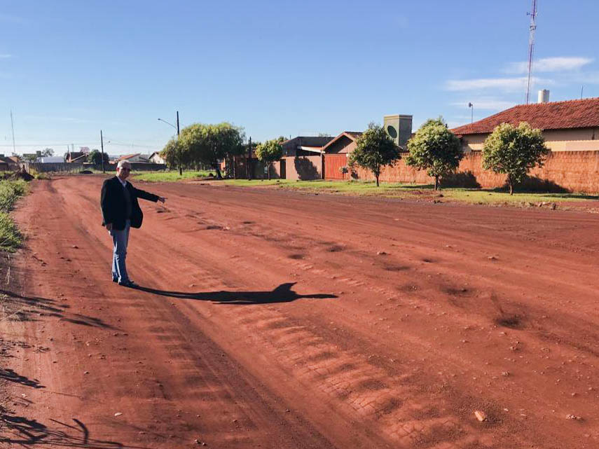 Solicitação de Sergio Nogueira é atendida e prefeitura assina ordem de serviço para asfalto no Parque dos Jequitibás