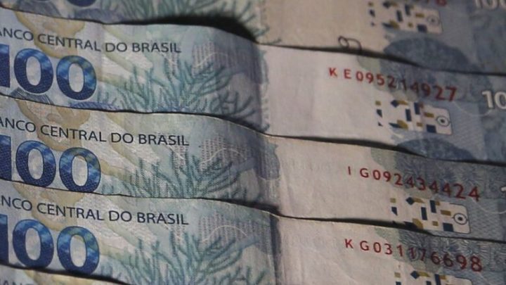 Beneficiários do Auxílio Brasil com NIS final 1 recebem nesta segunda