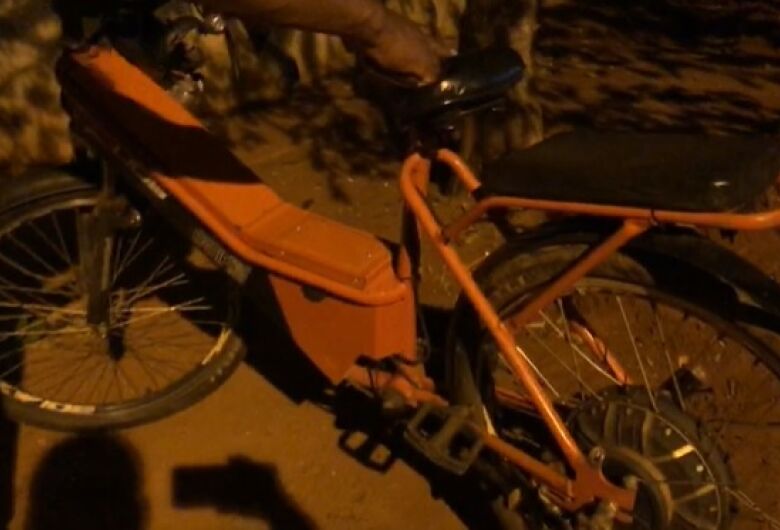 Menor em bicicleta elétrica morre ao ser atropelado por ônibus