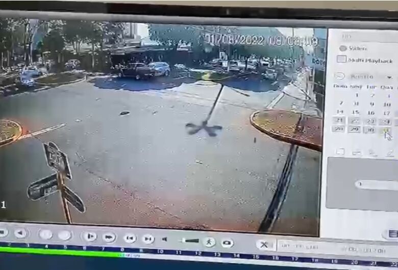 Vídeo mostra momento exato da colisão entre carro e caminhonete em Dourados; assista