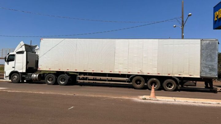 Caminhão baú com mais de 2 toneladas de maconha é apreendido e quatro são presos