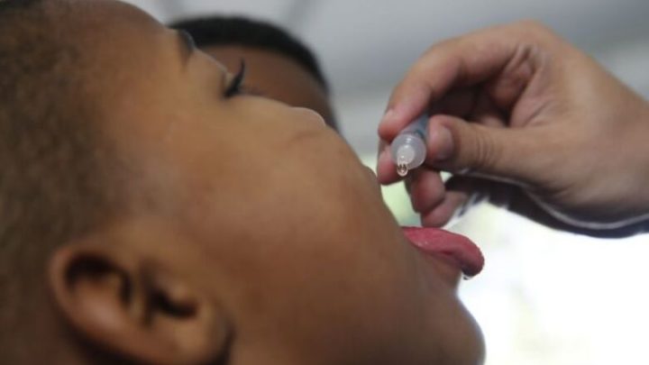 Vacinação contra a poliomielite continua nos postos de saúde