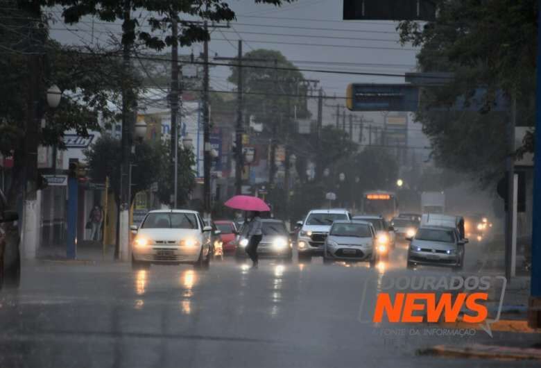 Dois avisos colocam Dourados e outras cidades de MS em alerta de tempestade