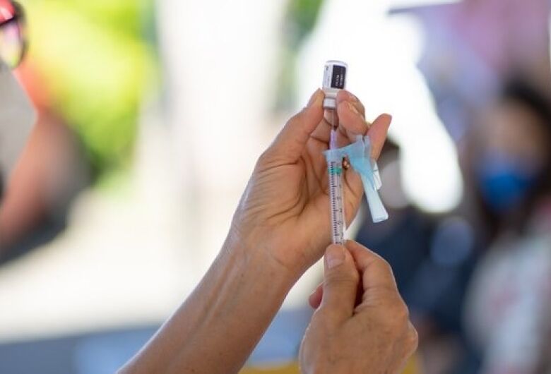 Vacinação contra Covid-19 para crianças menores de três anos acontece neste sábado