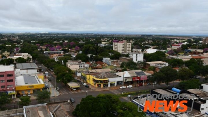 Chuva ameniza ‘calorão’ e pancadas devem continuar na semana