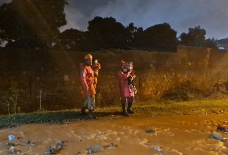 Chuva supera 230mm, deixa pessoas ilhadas e causa estragos em Ponta Porã