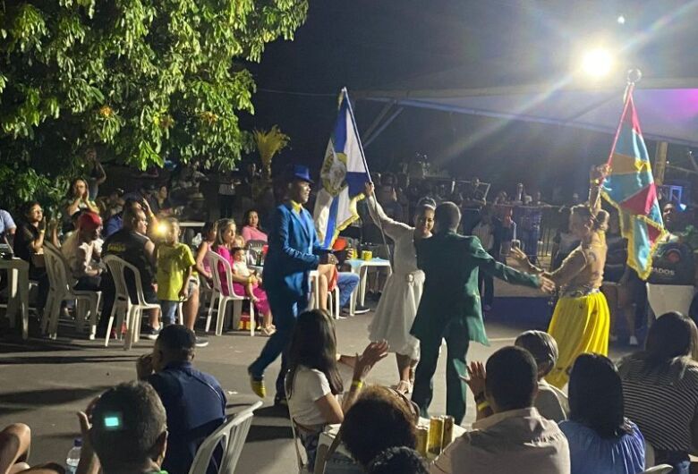 Escola de samba destaca Dourados em desfile nesta noite