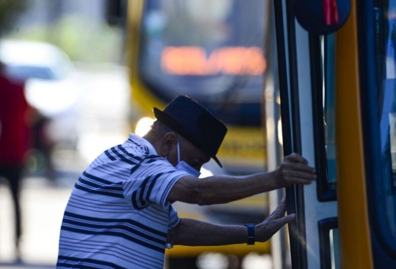 Recadastramento de idosos com gratuidade no transporte termina hoje