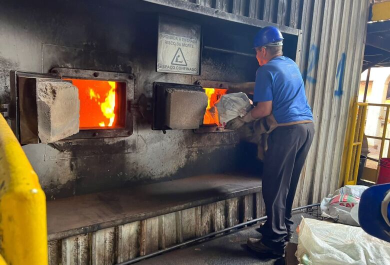 Civil incinera 4,5 toneladas de drogas apreendidas por forças de segurança