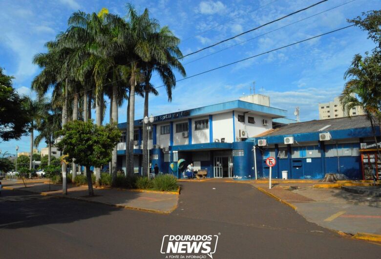 Motociclista cai ao passar por quebra-molas e morre em hospital