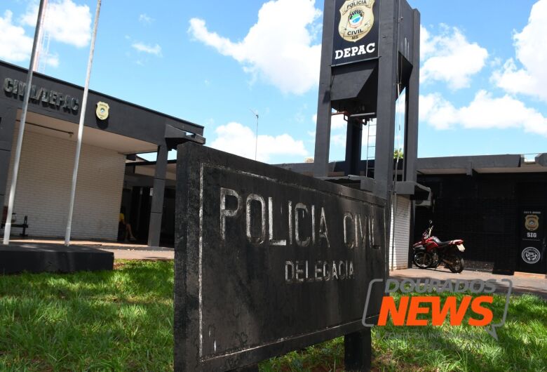 Homem é detido por populares após tentar furtar bicicleta em igreja