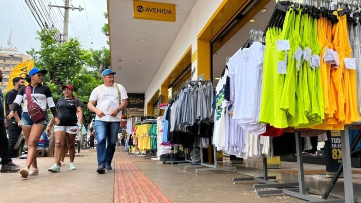 Ainda na correria para o Natal? comércio funciona hoje e amanhã até as 22h