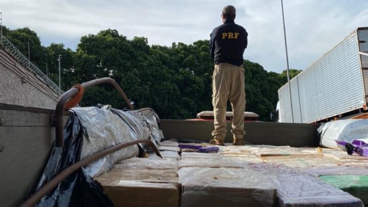 Douradenses são presos com mais de 7 toneladas de maconha durante ação da PRF