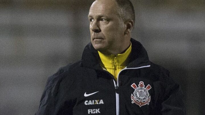 Após derrota em casa, Corinthians anuncia demissão de Mano Menezes