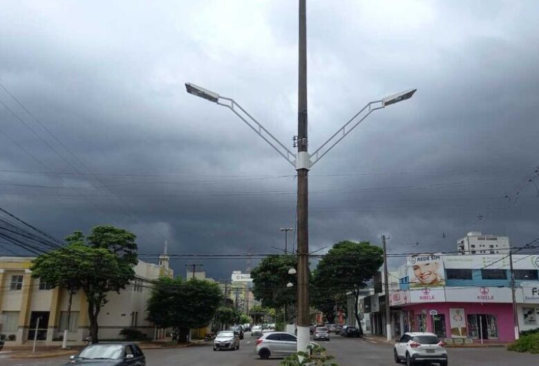 Dourados entra em alerta de tempestade após mudança climática e chuva fraca