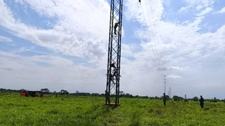 Traído e bêbado, jovem sobe em torre de alta tensão e é resgatado pelo Corpo de Bombeiros