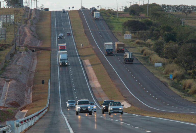 Mais de 210 mil veículos devem circular pela BR-163 durante o feriadão