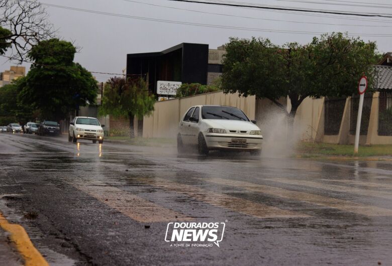 Dourados entra em novo alerta de chuvas intensas até a quinta-feira