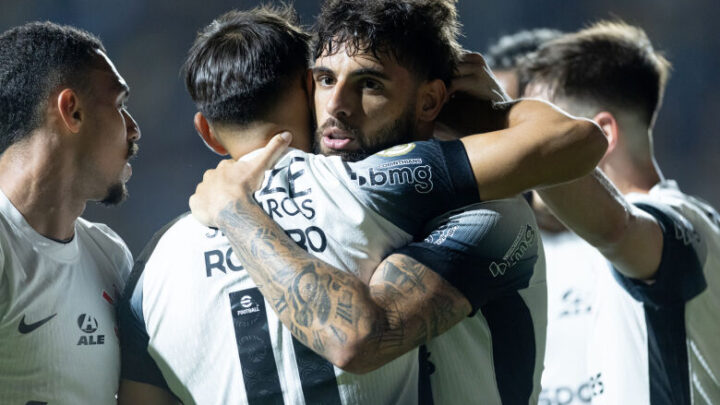 Corinthians e Bahia fazem confronto direto por vaga na Libertadores