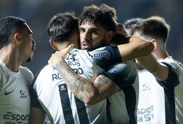 Corinthians e Bahia fazem confronto direto por vaga na Libertadores