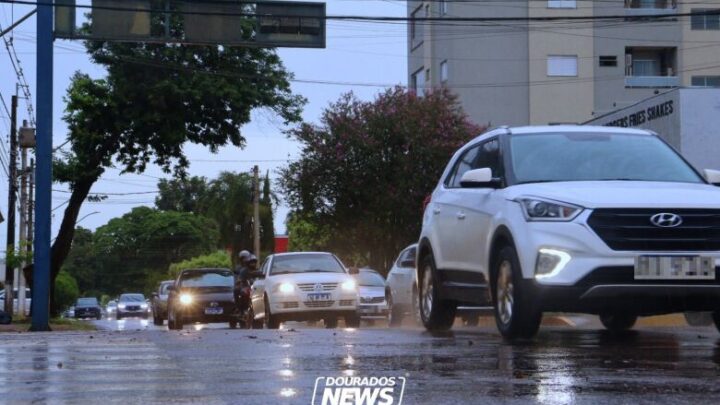 Alerta de chuvas intensas continua em Dourados e região até quinta-feira