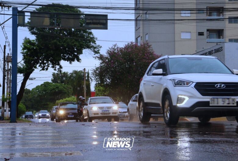 Alerta de chuvas intensas continua em Dourados e região até quinta-feira