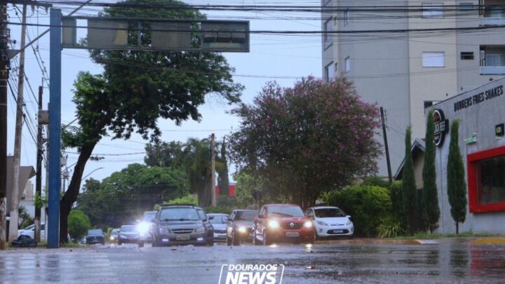 Dourados renova alerta de chuvas intensas até quarta-feira