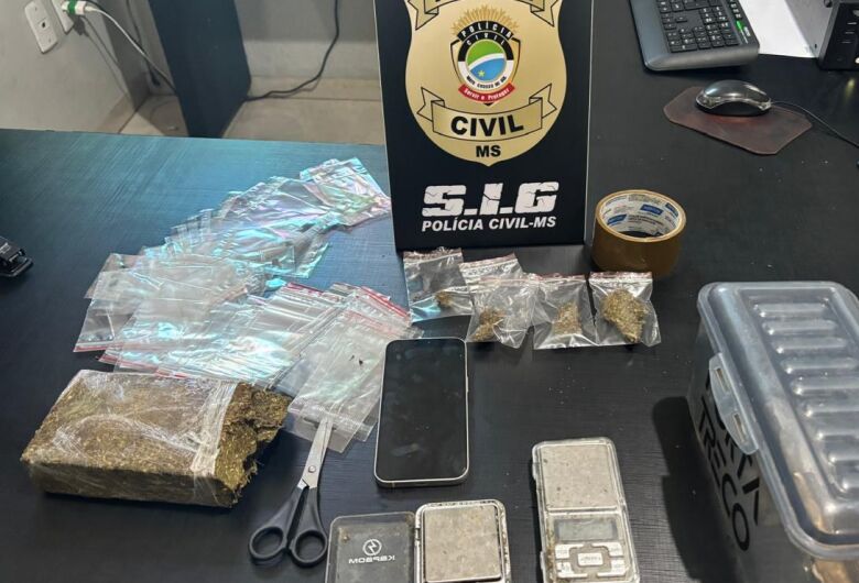 Polícia fecha ‘boca de fumo’ e prende jovem que comercializava drogas